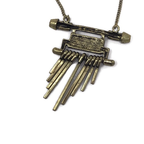 Gold Crystal Metal Fringe Pendant Necklace - Picture 6 of 8